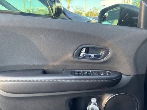 Certified 2022 Honda HR-V EX image 10