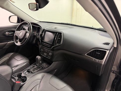 Used 2019 Jeep Cherokee Limited AWD/4WD image 12