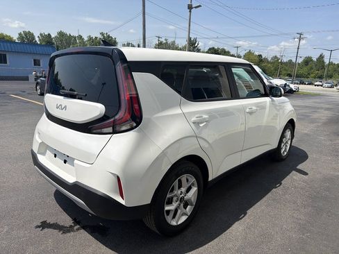Used 2023 Kia Soul LX w/ LX Technology Package FWD image 5