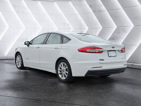 Used 2019 Ford Fusion SE FWD image 5
