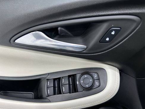 Used 2024 Buick Encore GX Preferred image 13