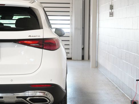 Used 2026 Mercedes-Benz GLC 300 4MATIC image 10