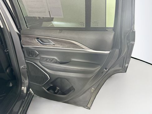 Used 2022 Jeep Grand Cherokee Limited 4xe w/ Luxury Tech Group II image 31