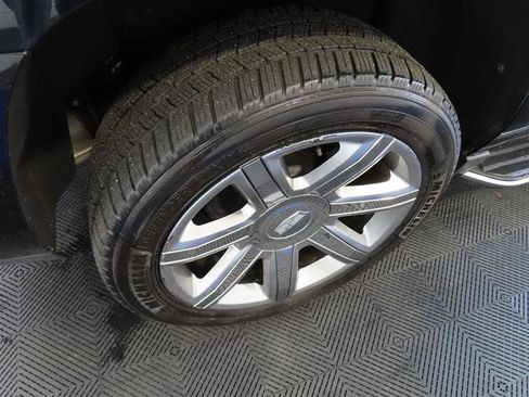 Used 2020 Cadillac Escalade Premium Luxury AWD/4WD image 8