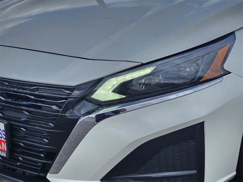Used 2023 Nissan Altima 2.5 SV image 5