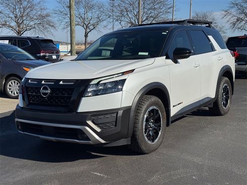 Used 2025 Nissan Pathfinder Rock Creek image 7