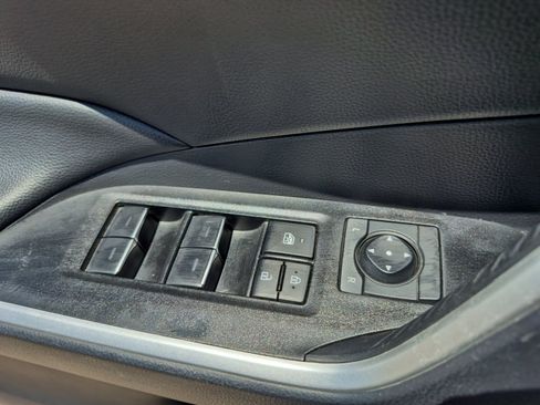 Used 2025 Toyota RAV4 XLE AWD/4WD image 15