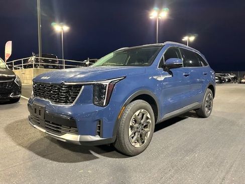 Certified 2025 Kia Sorento S w/ Panoramic Sunroof Package image 3