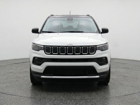 Used 2025 Jeep Compass Limited AWD/4WD image 2