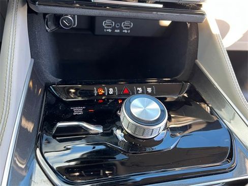 Used 2024 Jeep Wagoneer Base image 28