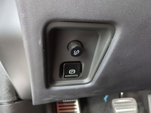 Used 2023 Chevrolet Corvette Stingray Coupe w/ 1LT image 17