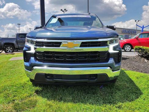 Used 2024 Chevrolet Silverado 1500 LT AWD/4WD image 3