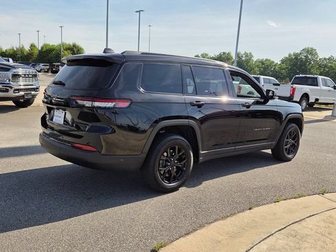 Used 2025 Jeep Grand Cherokee L Altitude AWD/4WD image 13