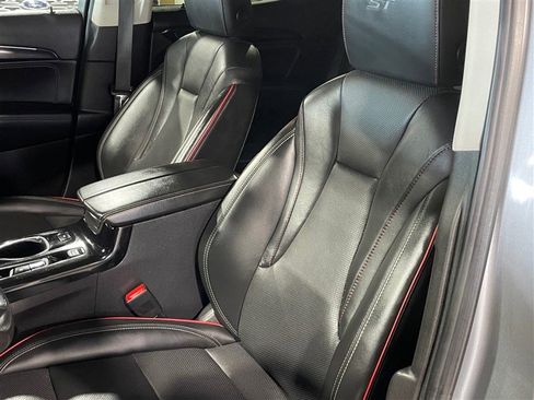 Used 2023 Buick Envision Essence w/ Sport Touring Package image 13