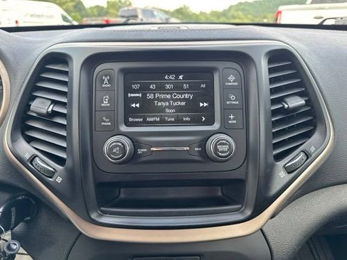 Used 2017 Jeep Cherokee Sport FWD image 33