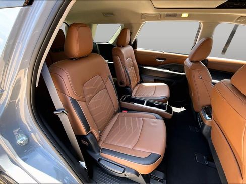 Used 2025 Nissan Pathfinder Platinum AWD/4WD image 21