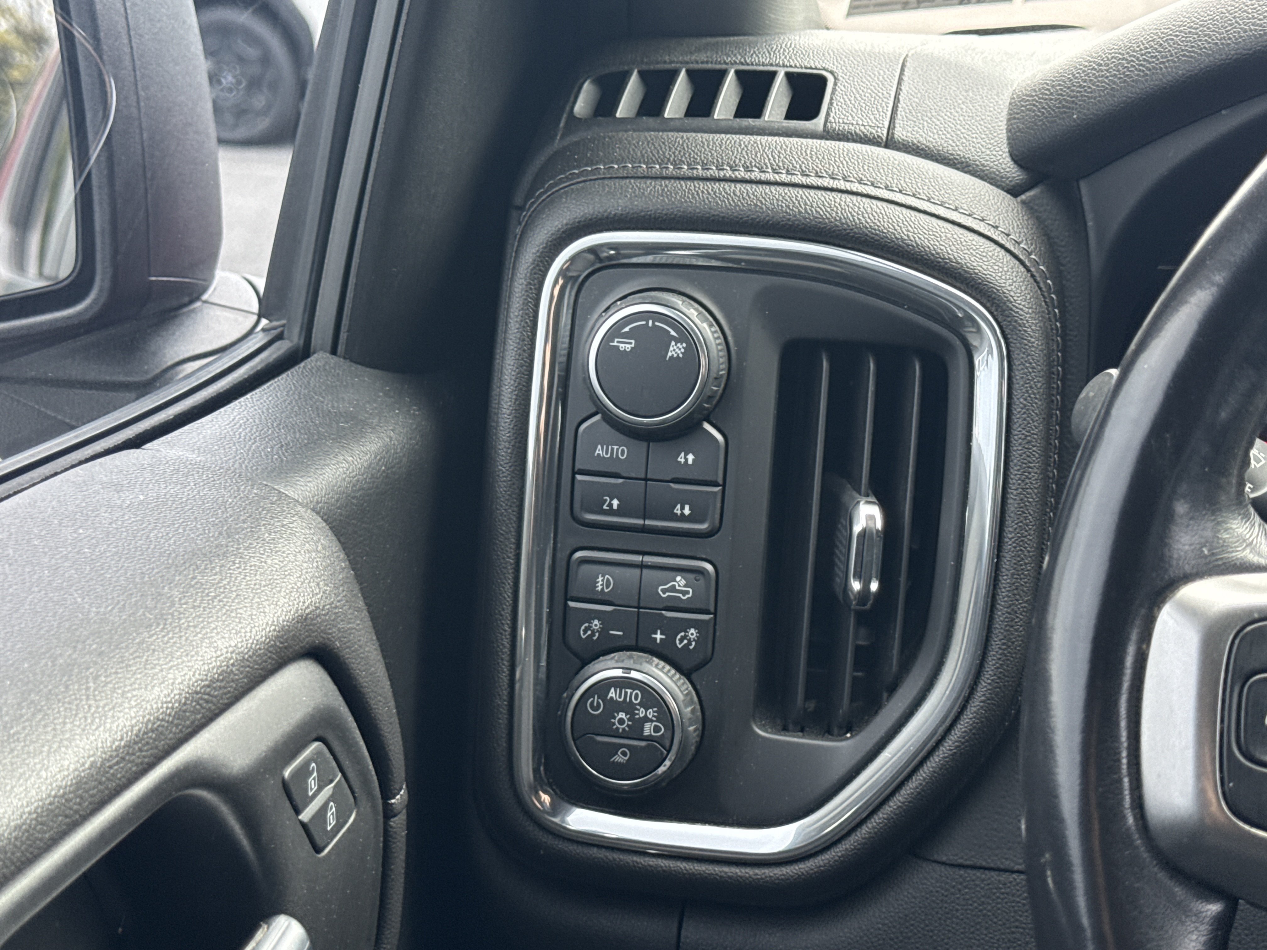 Used 2019 Chevrolet Silverado 1500 RST AWD/4WD image 9