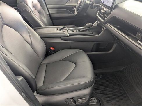 Used 2024 Toyota Grand Highlander XLE image 34