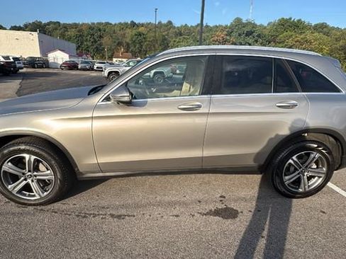 Used 2022 Mercedes-Benz GLC 300 image 2
