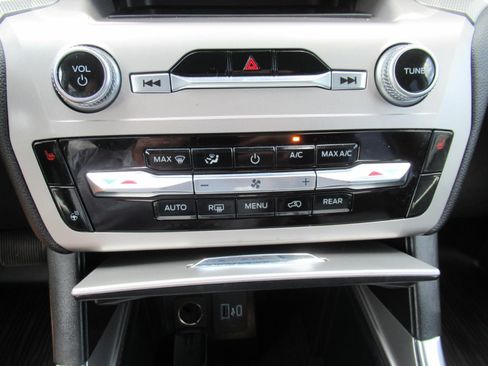 Used 2023 Ford Explorer XLT w/ Equipment Group 202A RWD image 29