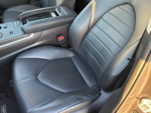 Used 2022 Toyota Highlander XLE FWD image 31