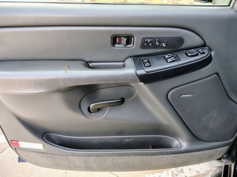 Used 2004 Chevrolet Silverado 2500 LT w/ Skid Plate Package AWD/4WD image 8
