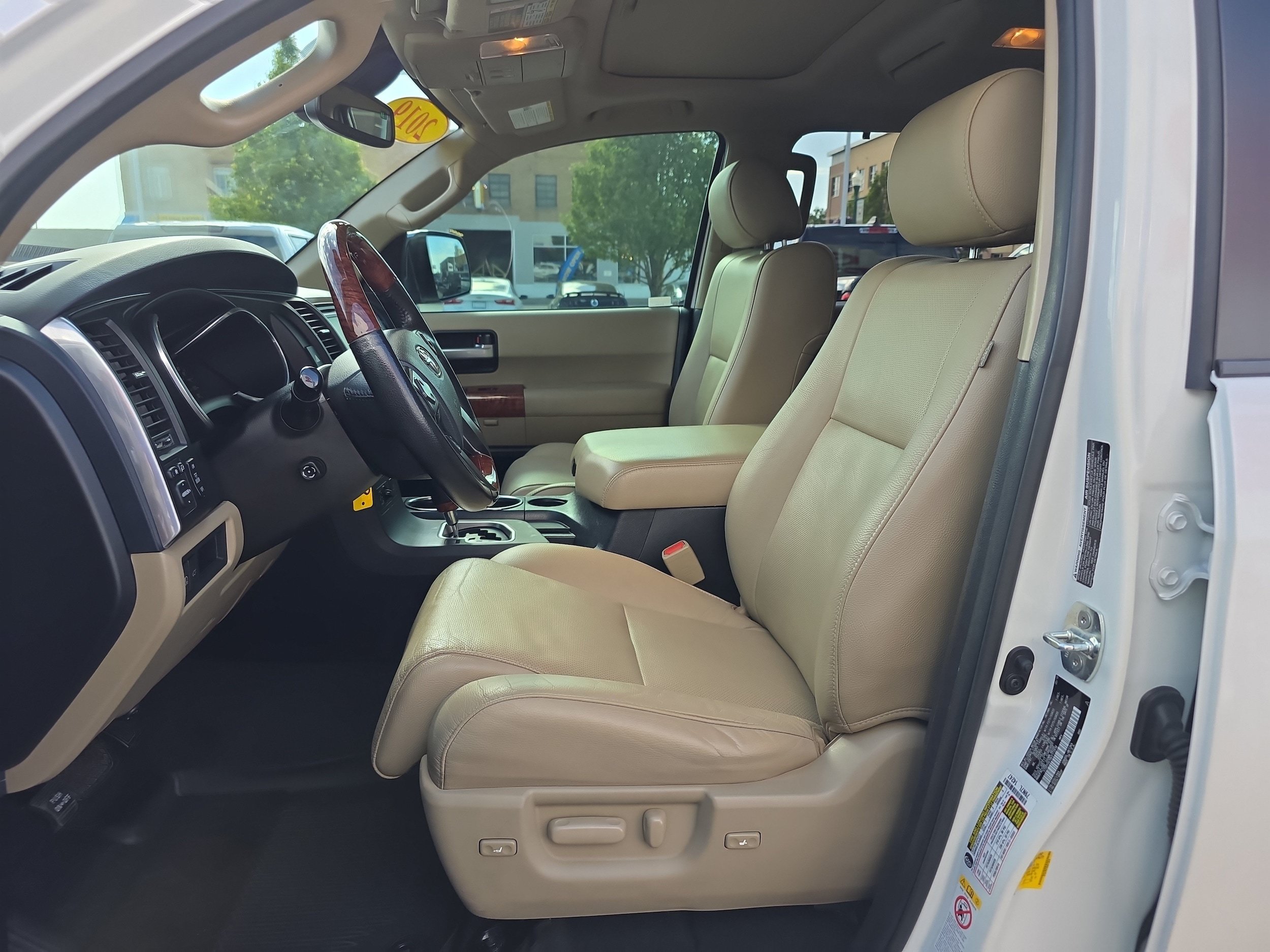 Used 2019 Toyota Sequoia Platinum w/ Carpet Mat Package (TMS) AWD/4WD image 2