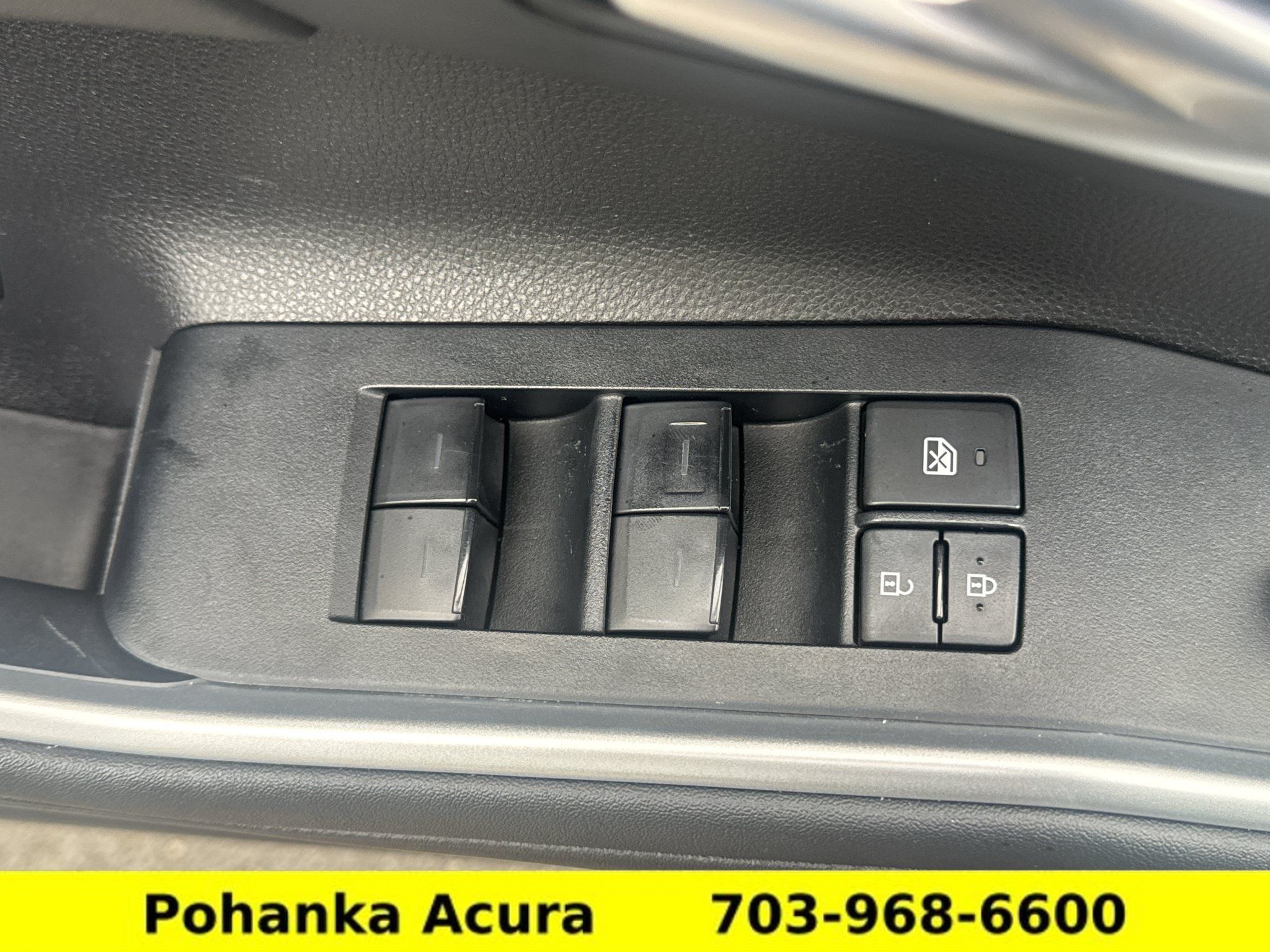 Used 2024 Toyota Highlander XLE AWD/4WD image 24