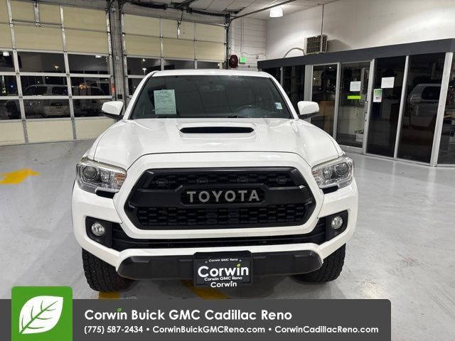 Used 2017 Toyota Tacoma TRD Off-Road AWD/4WD image 3