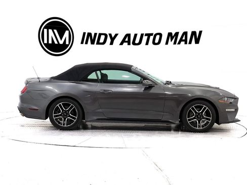 Used 2018 Ford Mustang Premium image 3