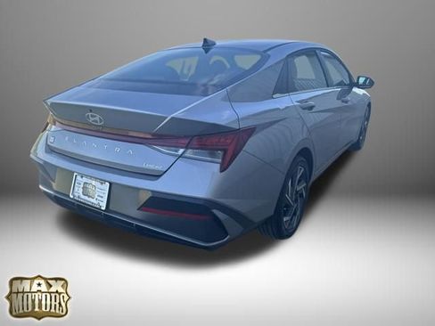 Used 2025 Hyundai Elantra Limited FWD image 10