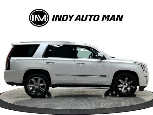 Used 2017 Cadillac Escalade Luxury AWD/4WD image 3