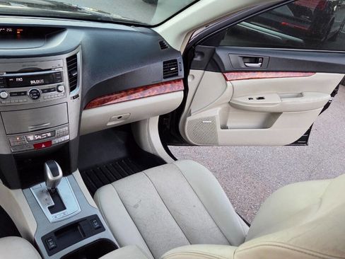 Used 2011 Subaru Outback 2.5i Limited w/ PWR Moonroof Pkg image 32
