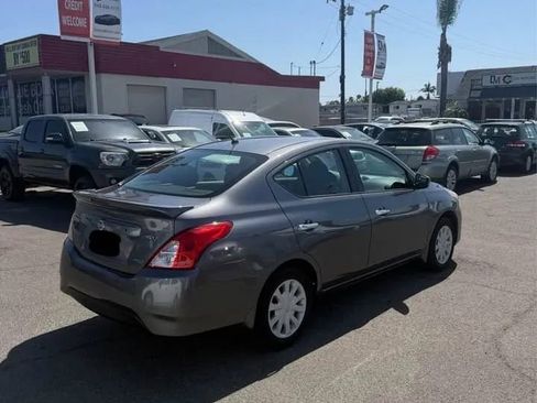 Used 2016 Nissan Versa SV FWD image 4