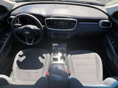 Used 2017 Kia Sorento FWD image 22