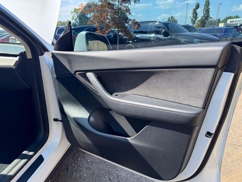 Used 2020 Tesla Model Y Long Range AWD/4WD image 17