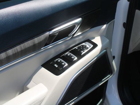 Used 2024 Kia Telluride EX w/ EX Captain's Chair Package FWD image 20