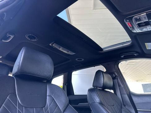 Used 2024 Kia Telluride AWD image 16
