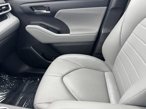 Certified 2021 Toyota Highlander XLE image 27