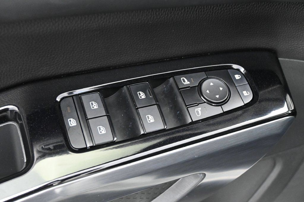 Used 2024 Nissan Pathfinder SL w/ SL Premium Package FWD image 4