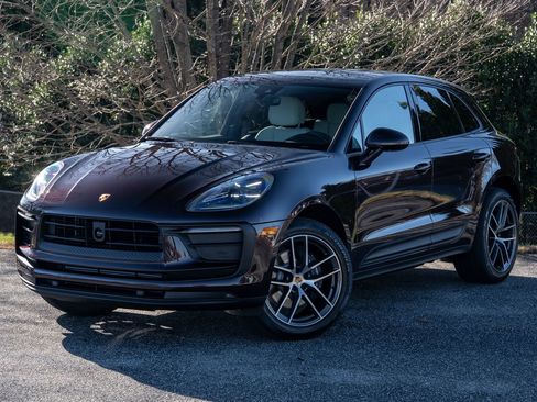 New 2026 Porsche Macan image 1