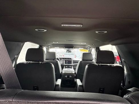 Used 2024 GMC Yukon XL Denali image 37