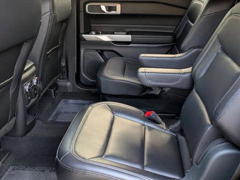 Used 2021 Ford Explorer XLT w/ Equipment Group 202A image 19