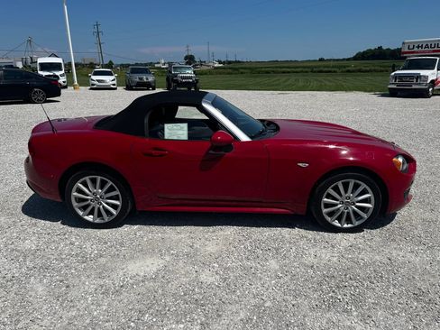 Used 2017 FIAT 124 Spider Lusso RWD image 2
