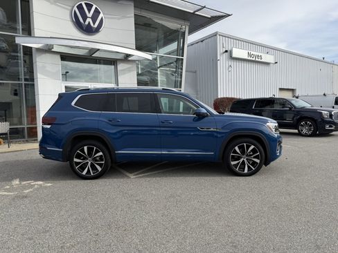 Used 2025 Volkswagen Atlas SEL Premium R-Line image 2
