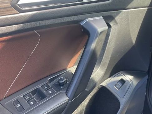 Used 2022 Volkswagen Tiguan SEL R-Line image 10