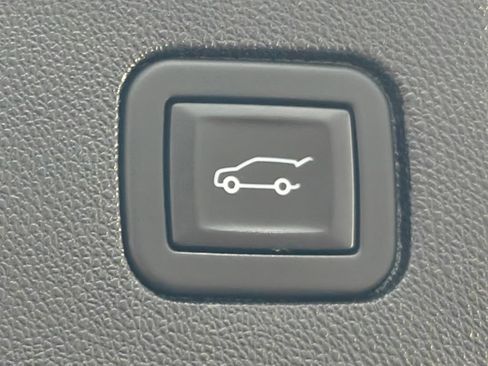 Used 2024 Chevrolet Equinox LT FWD image 27