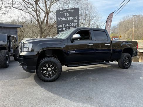 Used 2014 GMC Sierra 2500 Denali w/ Suspension Package, Off-Road image 12