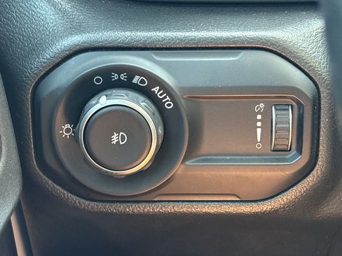 Used 2023 Jeep Wrangler Unlimited Sport AWD/4WD image 31