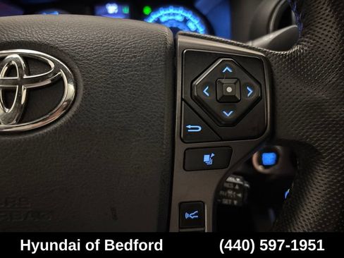 Used 2020 Toyota Tacoma TRD Sport w/ TRD Premium Sport Package AWD/4WD image 18